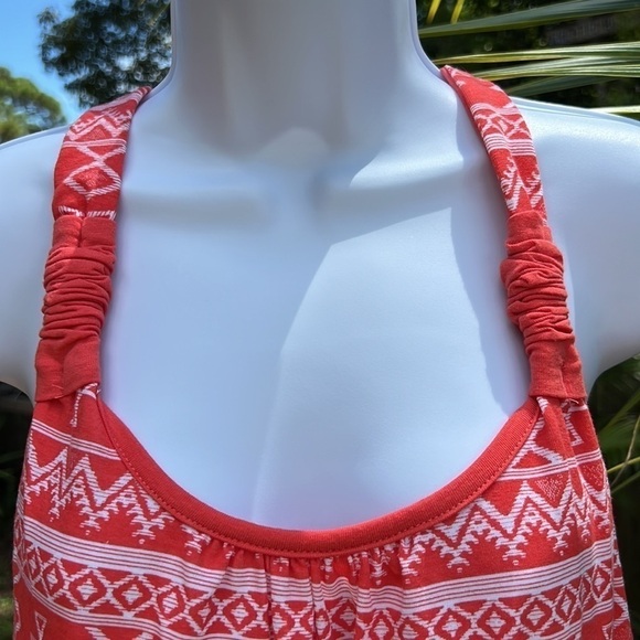 Poof A fun orange and white top. Straps come together and back in a Y shape. - Picture 2 of 11